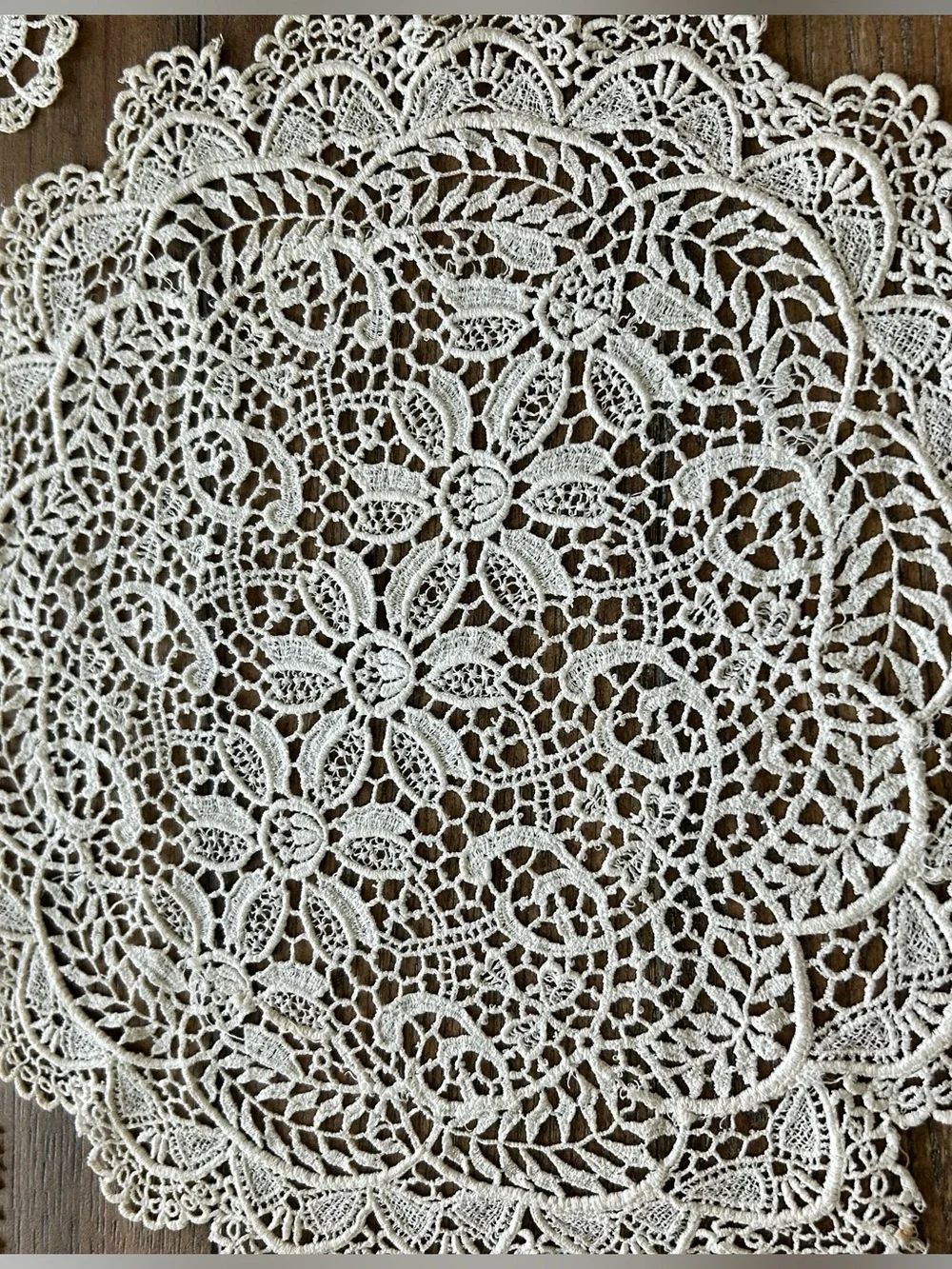 Vintage Doilies~set of 6